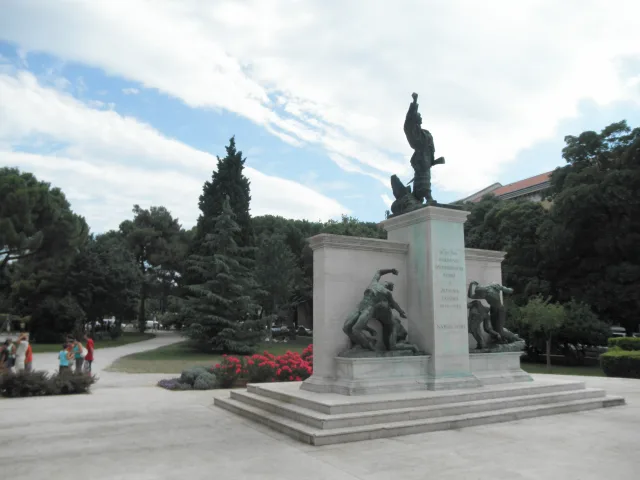 Борцам народно-освободительной борьбы и жертвам фашизма 1941-1945