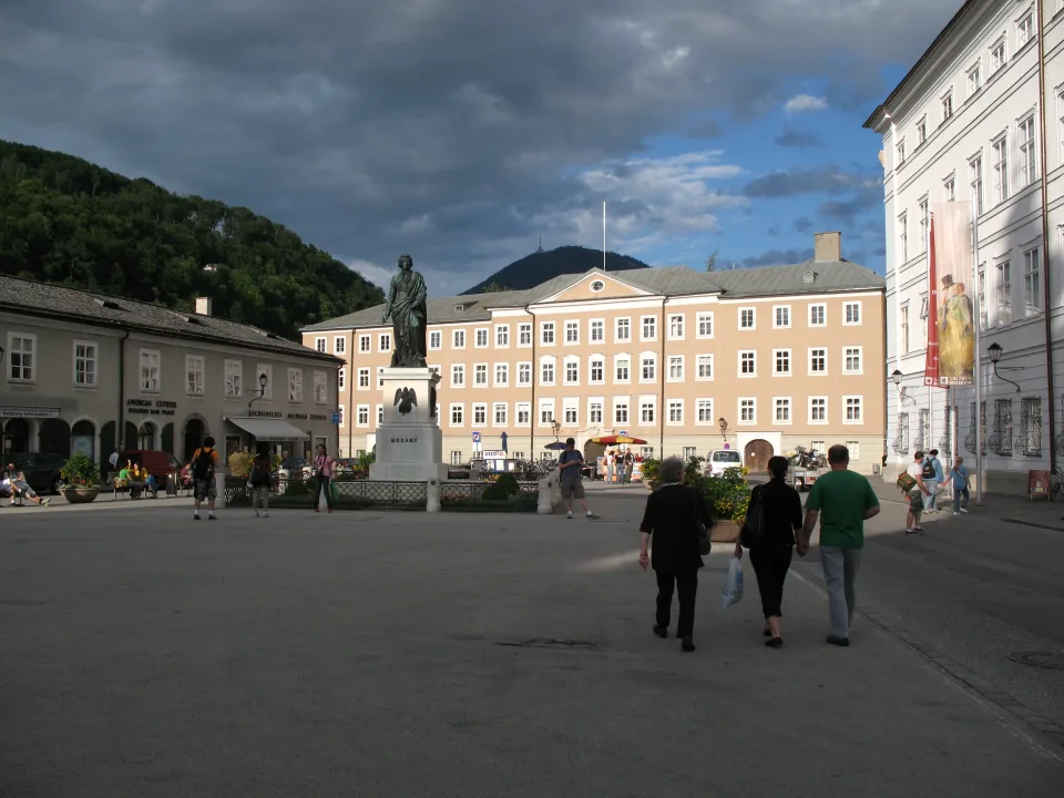 Памятник Моцарту