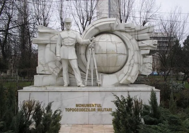 Памятник военным топографам