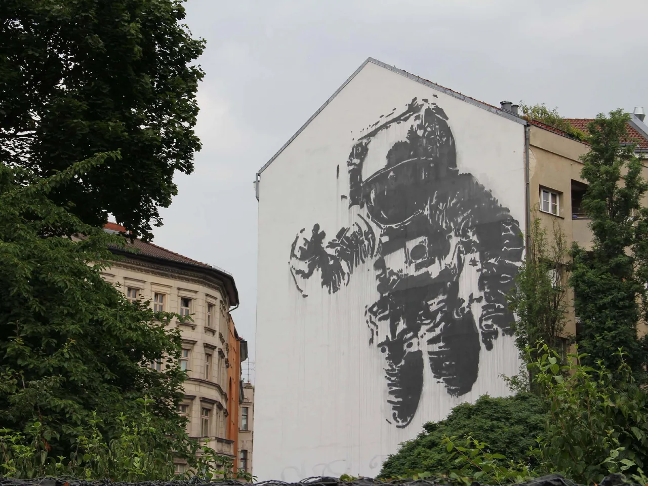 Космонавт