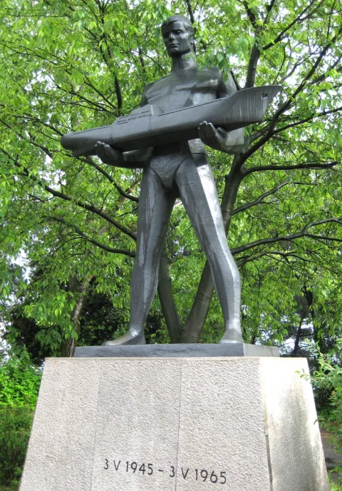 Бродоградитель