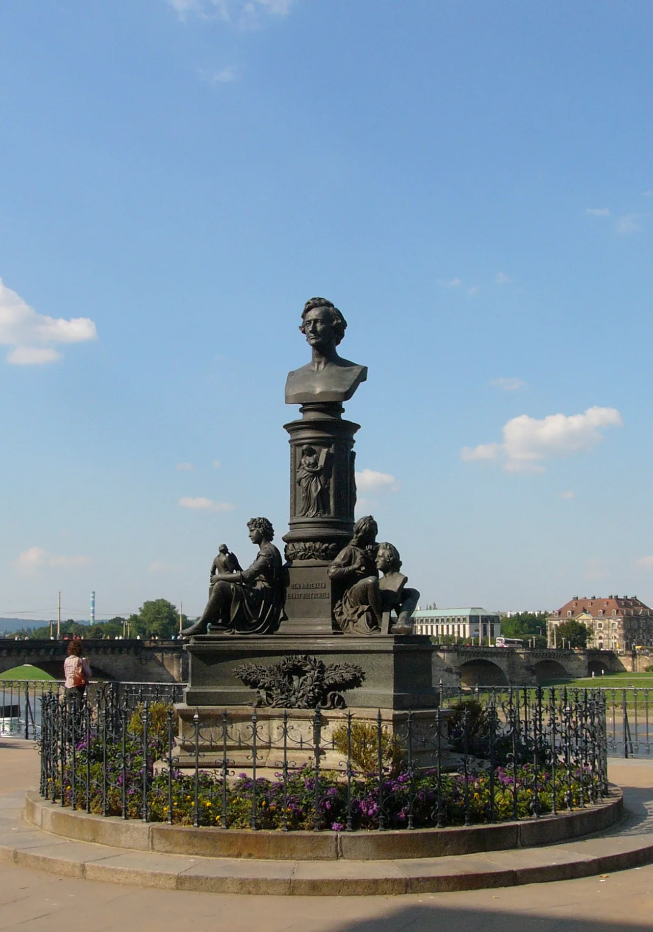 Памятник Эрнсту Ришелю