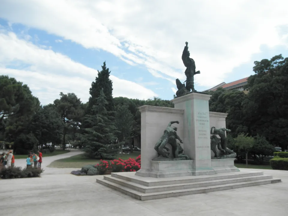 Борцам народно-освободительной борьбы и жертвам фашизма 1941-1945
