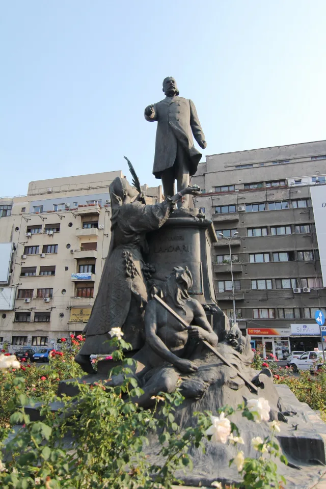 Александру Лаховари