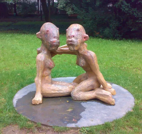 Две женщины