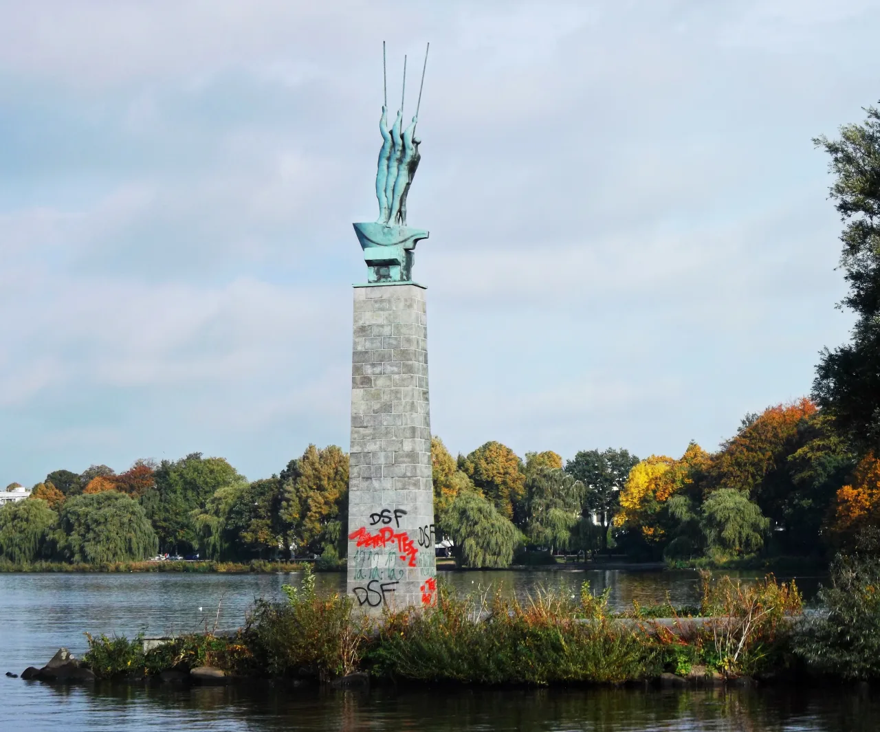 Три человека в лодке
