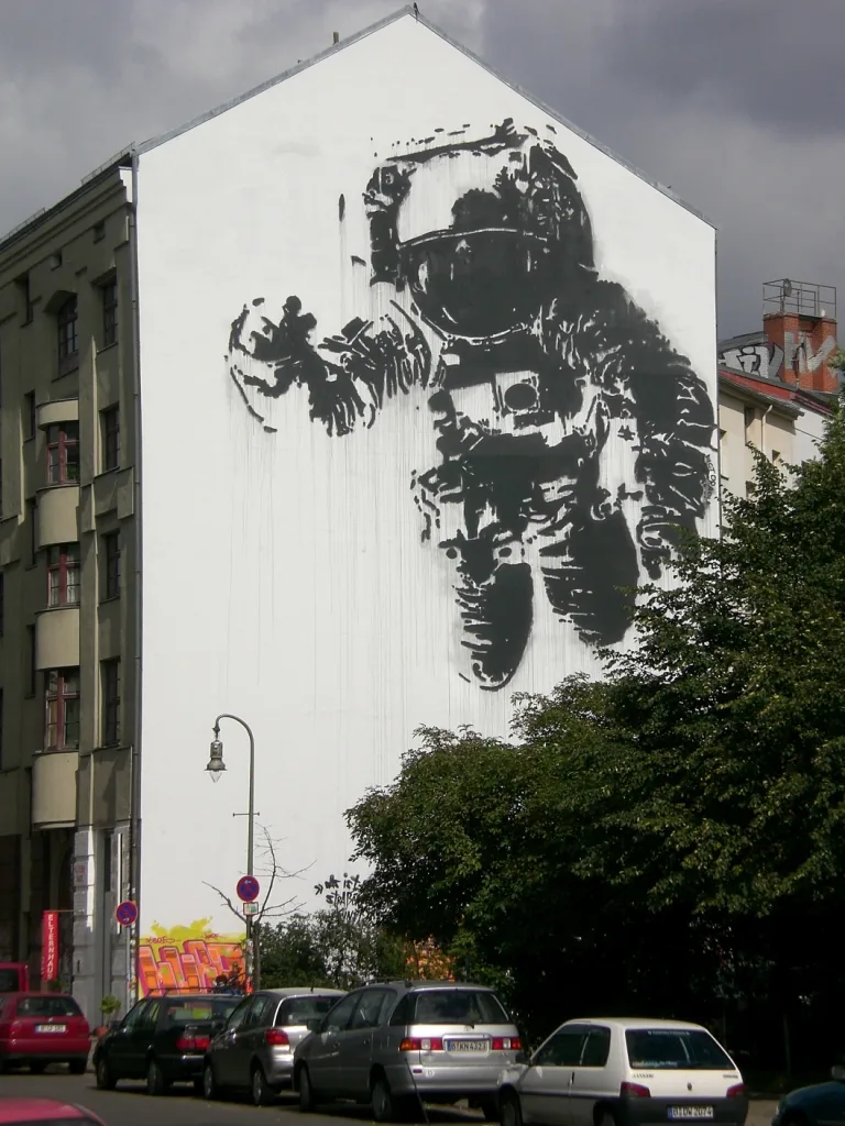 Космонавт