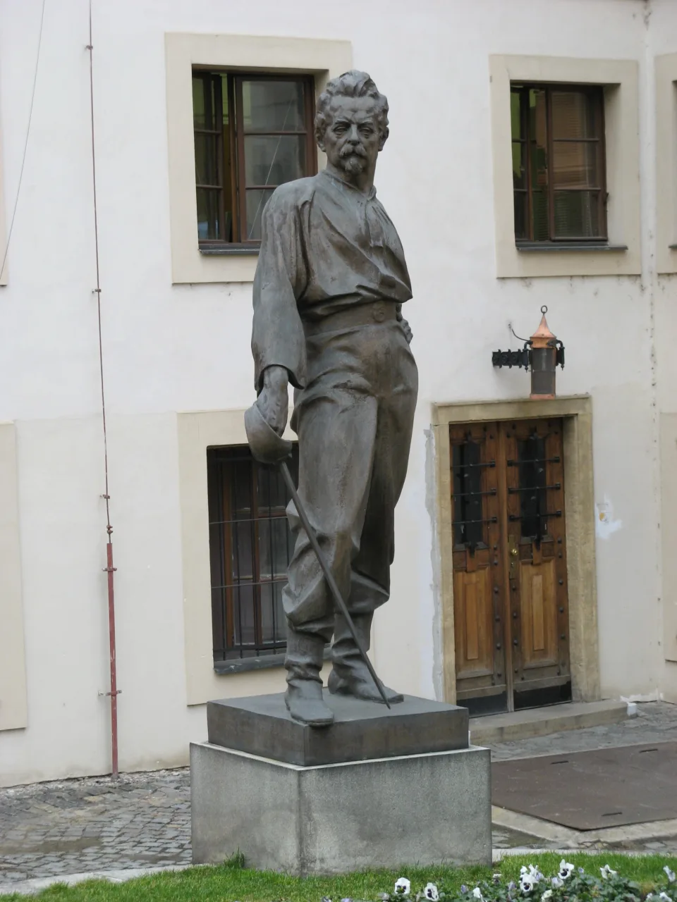 Памятник Мирослава Тирша
